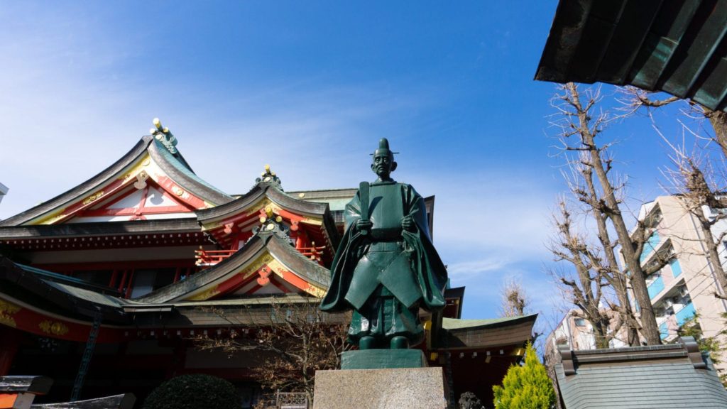 京浜伏見稲荷神社の初代宮司の銅像