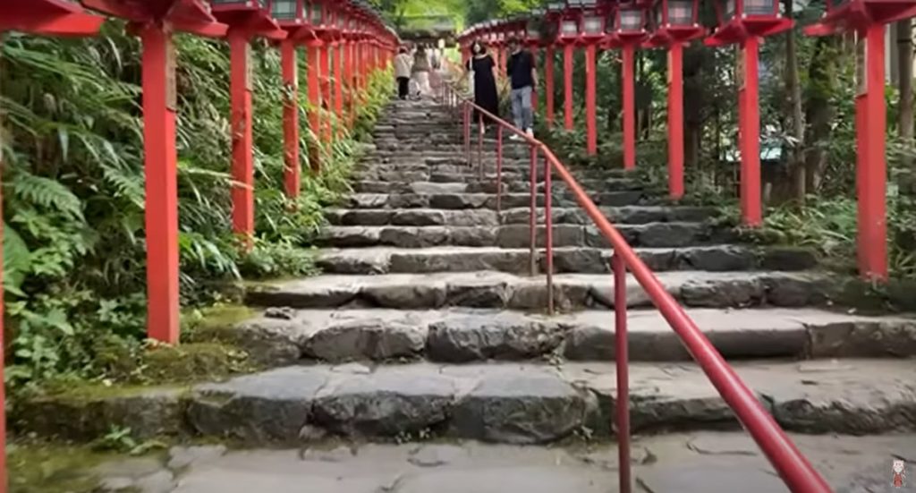 貴船神社本堂への階段